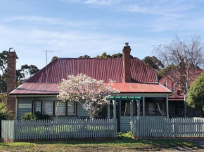 Kerrellie Cottages 2, 4 & 8 Reid Street